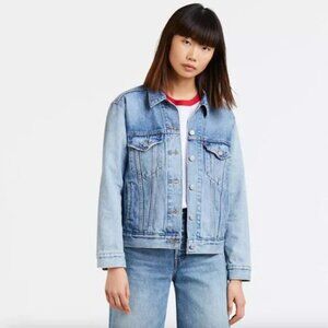 NWOT Levi's ex-boyfriend trucker jacket